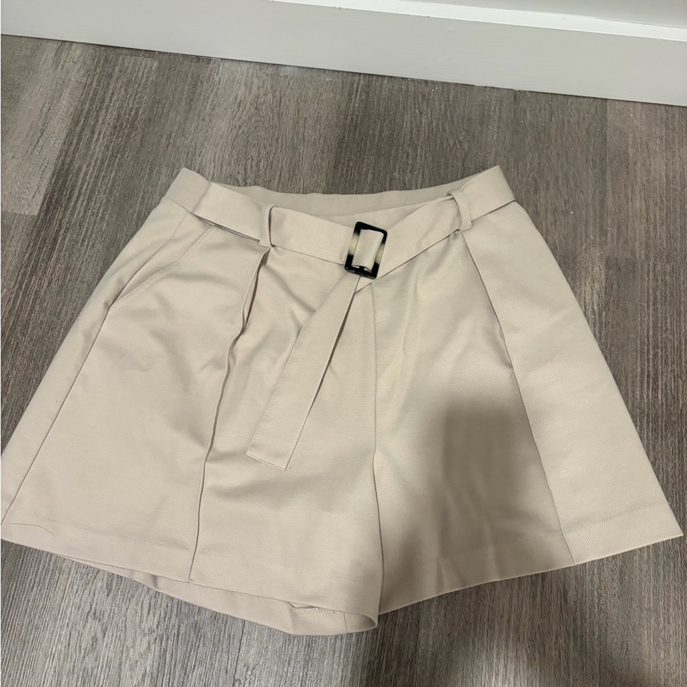 H&M High-Waist Cream Pleated Belted Women's Shorts